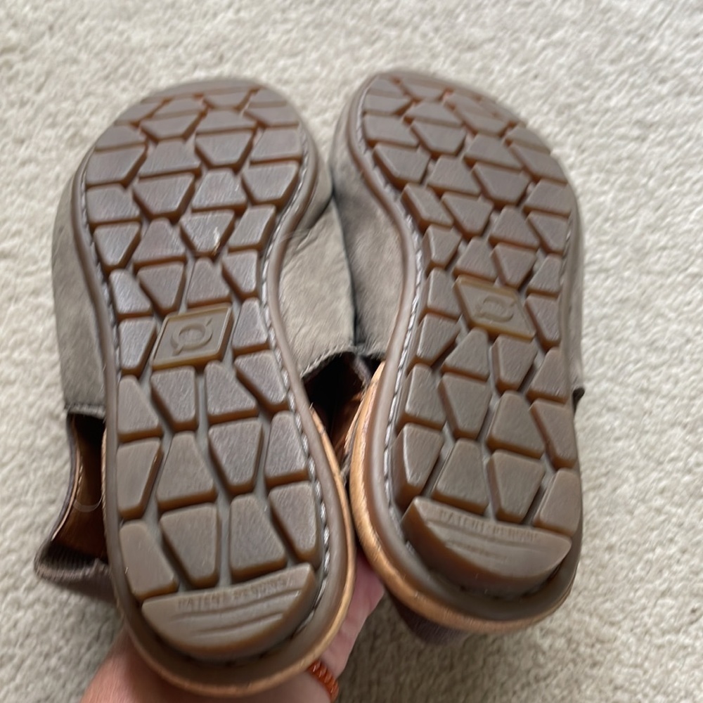 Born gray leather slip on’s F42822 - Picture 3 of 4